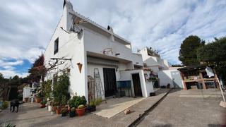 Chalet in Carrer dels lilas 3. Miami playa – urb.masos d`en blade – chalet pareado – 4 habitaci