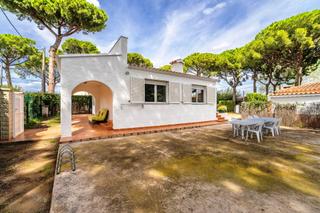 House in Platja de Mont-roig. Montroig- chalet individual