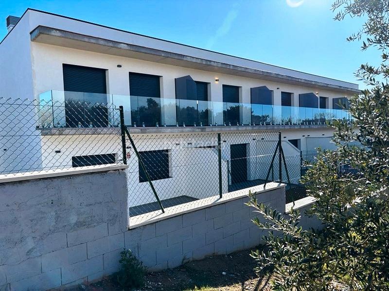 Foto 467278a8-5312-49cf-ab36-b2ef30b2dd8c. Casa adossada amb piscina a mar Cambrils Cambrils