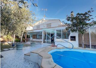 Xalet a Cambrils Mediterrani. ¡chalet pareado con piscina privada, garaje y gran jardín! dos p