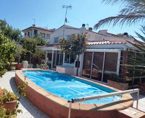 Xalet a Cambrils Mediterrani. ¡chalet pareado con piscina privada, garaje y gran jardín! dos p