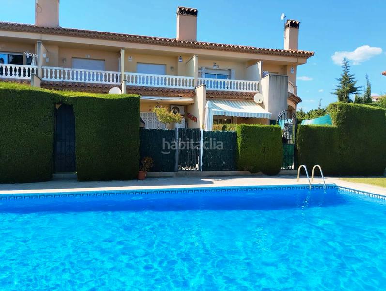 Foto 71675fa5-ec3e-4741-835f-cfd6e449f198. Casa adossada amb xemeneia aparcament piscina a El Casalot Mont-roig del Camp