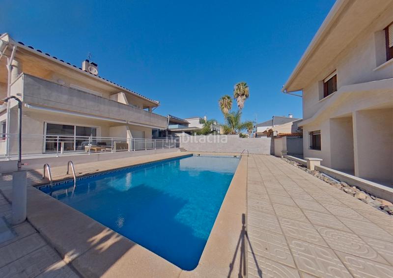 Foto 4c14b456-cefd-42de-9a22-d3c4c0207c62. Casa aparellada amb xemeneia calefacció aparcament piscina a Cambrils