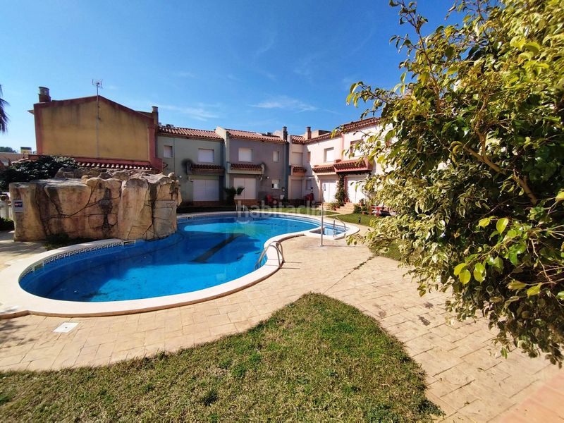 Foto 5afb0280-5381-4acb-92b1-7a1137f11655. Casa adossada amb piscina a Passeig Marítim Miami Platja