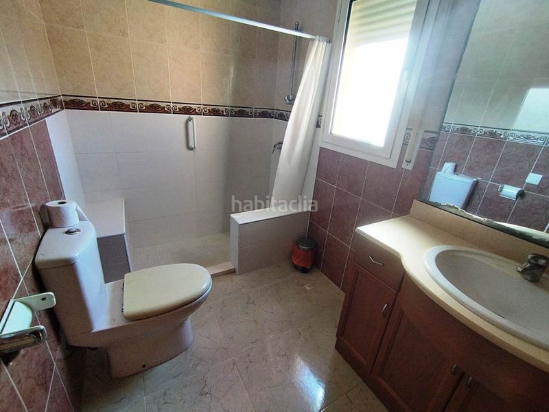 Foto bd4fc174-3c52-45b7-aa30-79461c2fe5c2. Casa adossada amb piscina a Passeig Marítim Miami Platja