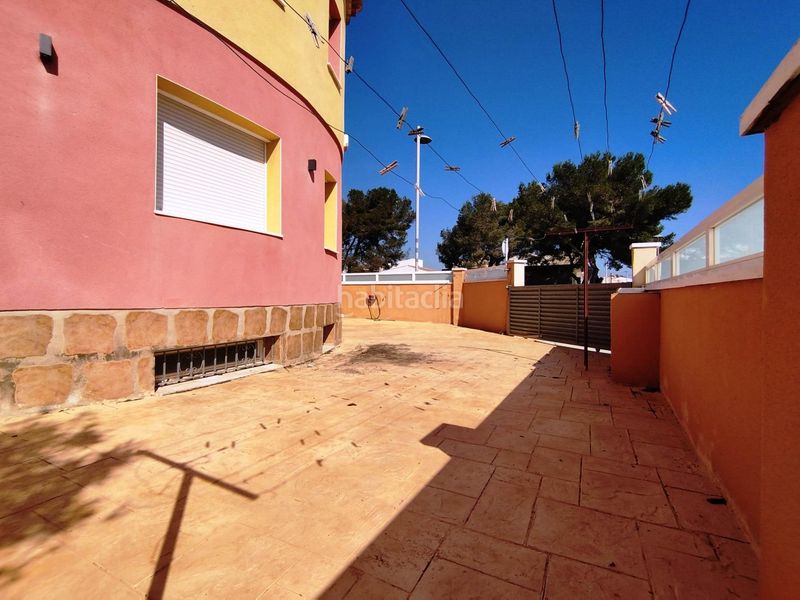 Foto c2b23c70-d783-4df3-93a5-b7c5148432d3. Casa adossada amb piscina a Passeig Marítim Miami Platja