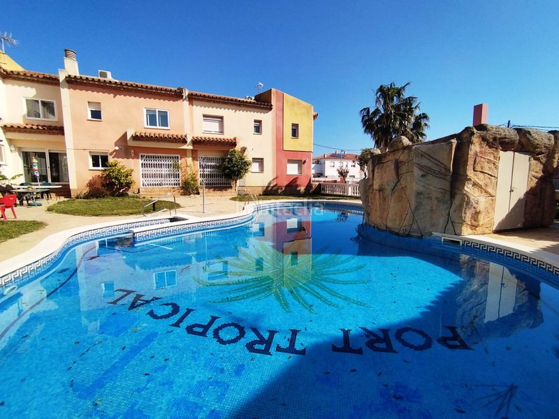 Foto cb843d70-3680-4213-a005-da372f882bae. Casa adossada amb piscina a Passeig Marítim Miami Platja