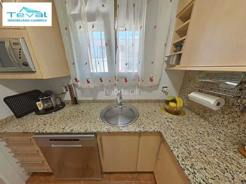 Foto 133e15ff-a083-4dd5-bd1e-adf220680c54. Casa adossada amb xemeneia calefacció aparcament a Cambrils