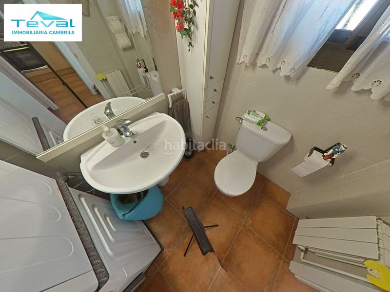 Foto 45b39d1e-b2c9-4734-83c7-d32217f6f1f7. Casa adossada amb xemeneia calefacció aparcament a Cambrils