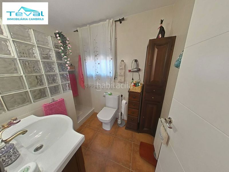 Foto 86c21e7f-b327-453a-95d3-ea99e4afd4ff. Casa adossada amb xemeneia calefacció aparcament a Cambrils