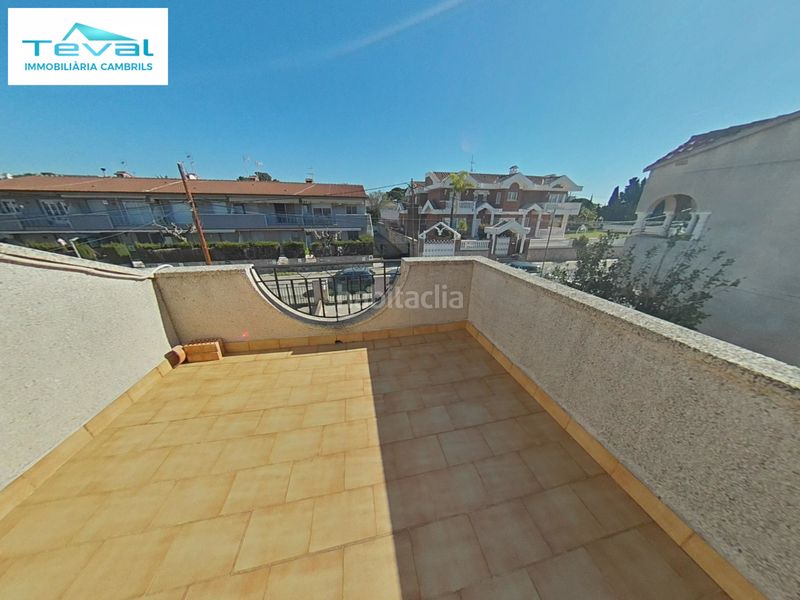 Foto 8b06ca20-cc45-4c89-9a49-229343c77135. Casa adossada amb xemeneia calefacció aparcament a Cambrils