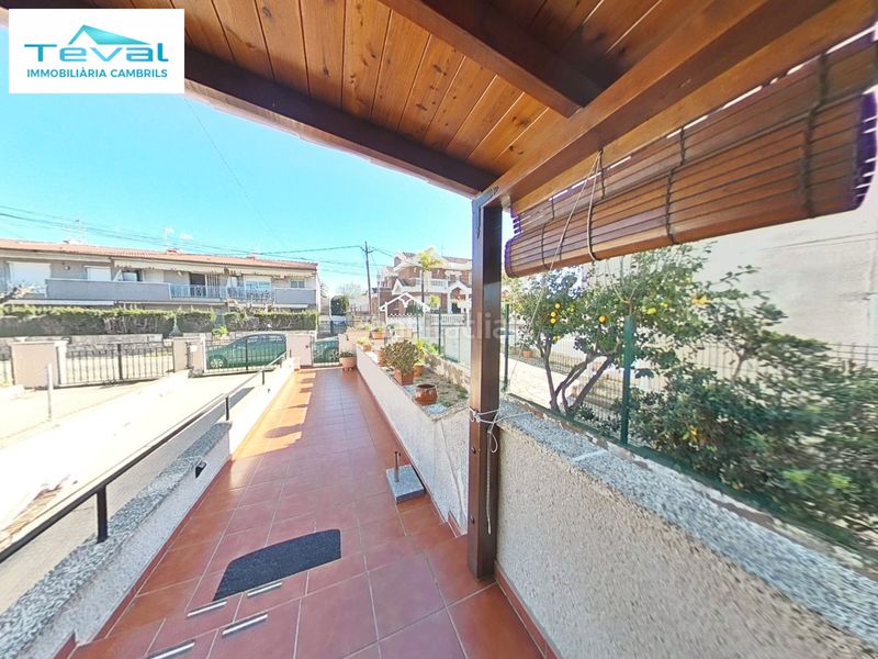 Foto da1ea70b-9d19-4cc2-b059-a1f999b4ca98. Casa adossada amb xemeneia calefacció aparcament a Cambrils