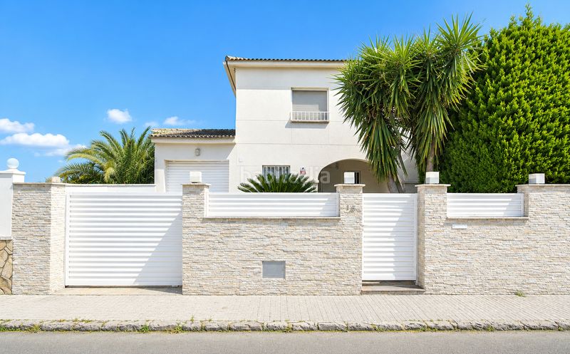 Foto a22510e2-f7cd-4b4b-91f4-c63b20eb071d. Casa aparellada amb aparcament piscina a Cambrils mediterrani Cambrils