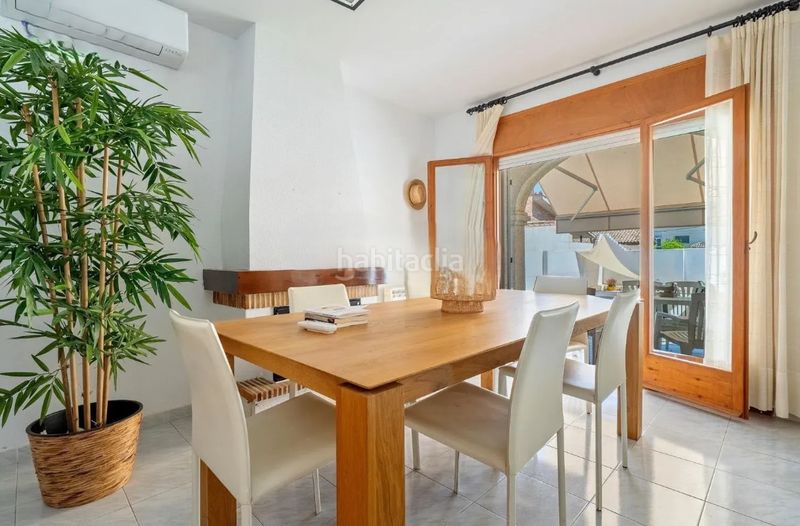 Foto b79e3b12-ea96-4e41-bbca-0fdbbeea54f6. Casa aparellada amb aparcament piscina a Cambrils mediterrani Cambrils