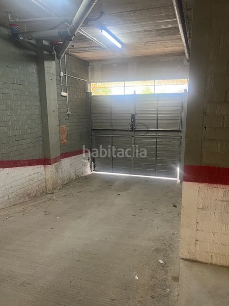 Foto ec0432eb-261e-4601-994e-d6dde273b6e0. Aparcament cotxe a Castellbisbal