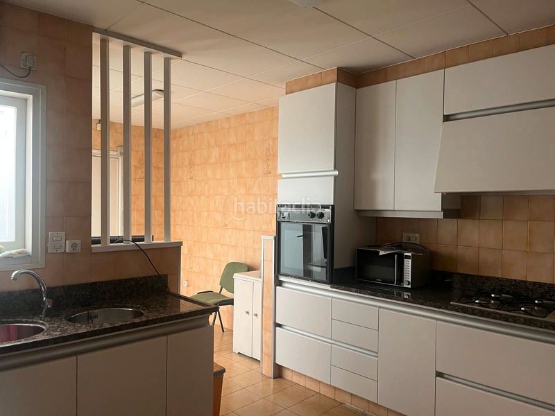 Foto 547d6354-e83a-44d2-9f06-64317fd5627b. Casa amb xemeneia calefacció aparcament a La Cogullada Terrassa