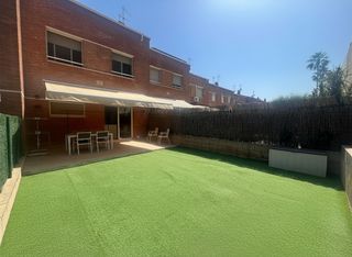 Casa adossada a Castellbisbal. Incre�ble casa unifamiliar totalmente reformada en venta en el e