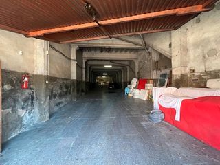 Local Comercial a La Cogullada. M�s de 500 m�, un enorme garaje-almac�n y una vivienda completa