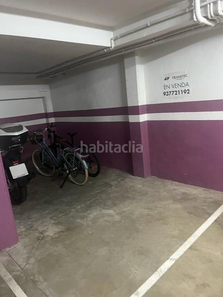 Foto ec8999aa-056b-4122-b228-1d78931e00eb. Parking coche plaza de aparcamiento delante de pistas tenis calle pinar gava en Gavà