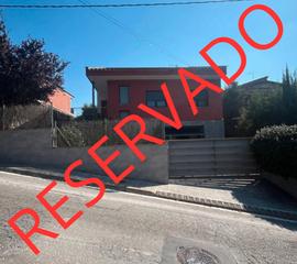 Casa en Castellnou-Can Mir-Can Solà. Encantadora casa unifamiliar en venta en sant muç-rubí