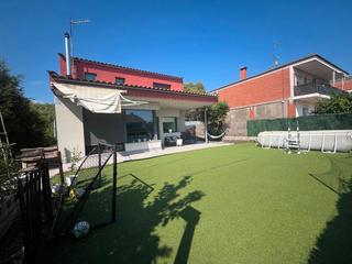 Casa a Castellnou-Can Mir-Can Solà. Encantadora casa unifamiliar en venta en sant muç-rubí