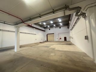 Affitto Capannone industriale  Avinguda joaquim de barnola i bassols. Nau industrial en lloguer totalment reformada amb pont grua a ma