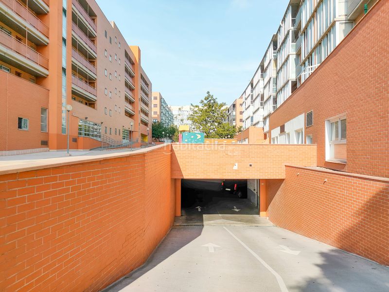 Foto d5fe76e3-e39d-42c0-ba5b-925ea3a4c4d4. Parking voiture dans calle mi tío 14 dans Valdespartera Zaragoza