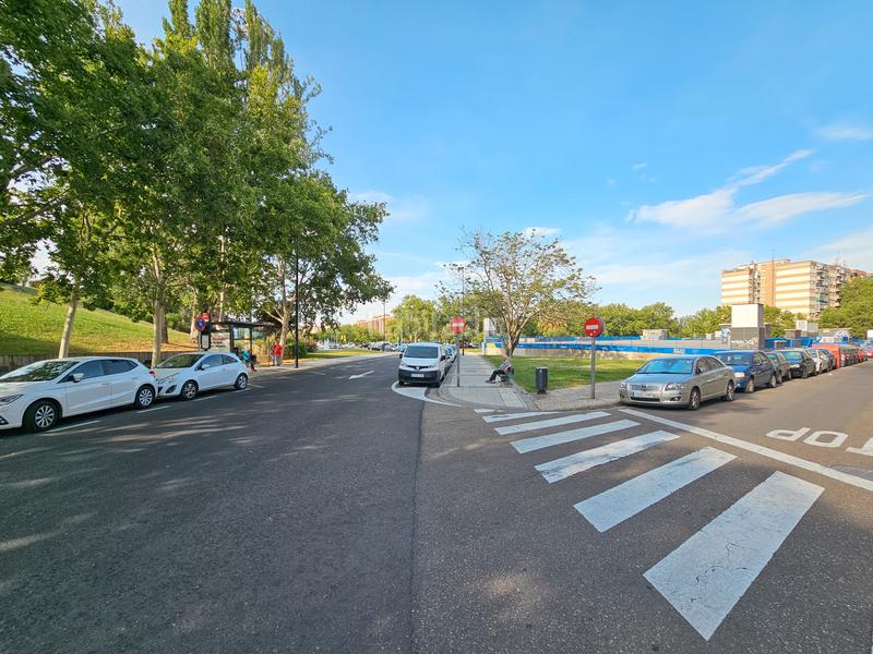 Foto bbf06d3d-ae84-4b9e-991a-74d526cd23ac. Lloguer local comercial a calle de josé martínez ruiz azorín 21 a Zaragoza