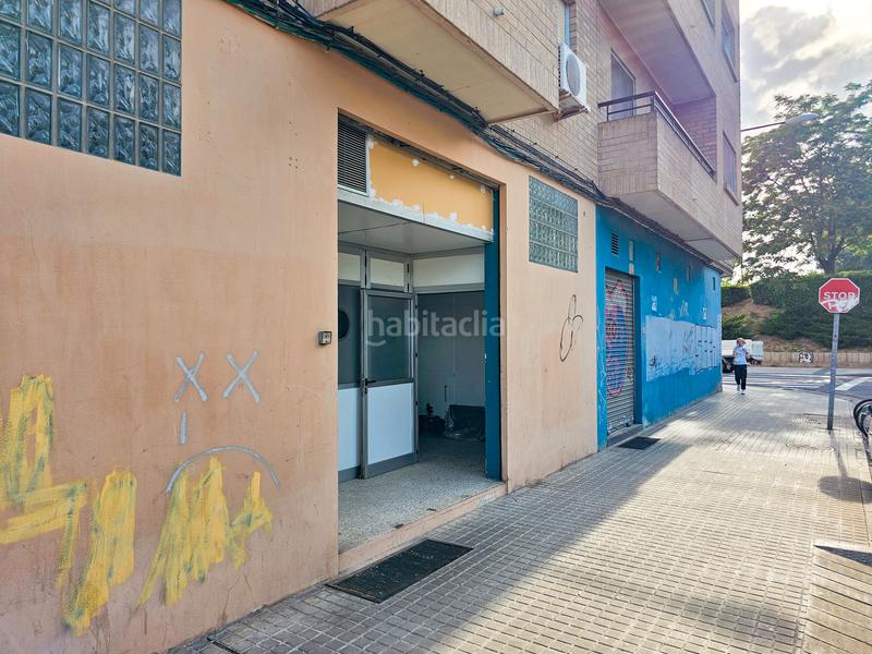 Foto ed1c3652-ef3d-47fd-8fe7-17fa2bc20a27. Location local commercial dans calle de josé martínez ruiz azorín 21 dans Zaragoza