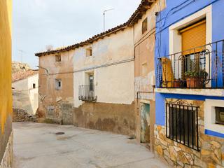 Casa en Calle ciudad real 2. Parcela con casa para rehabilitar integralmente