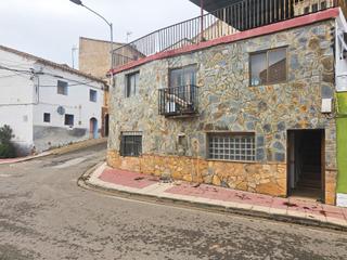 Casa a Calle codos 12. Casa para reformar en aguaron