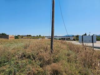 Industrial plot in Avenida cuesta 1. Parcela para uso terciario