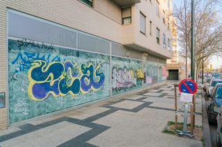 Local Comercial a Avenida de cesáreo alierta 135. Local comercial frente al príncipe felipe con gran fachada