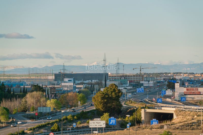 Foto ad3ea519-bd1c-4cd0-84f6-c8951014a101. Edificio in calle del tomillo 4 in San Gregorio Zaragoza