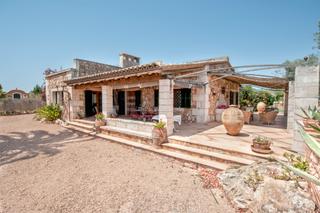 House  N/a. Exclusiva finca en sa rapita con tres casas independientes con l