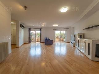 Semi detached house  Carrer de l'abellerol. Casa adosada de cuatro dormitorios en complejo residencial con p