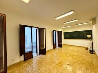 Flat  Carrer de sant jaume. Sant jaume en venta amplio piso con balcón y terraza