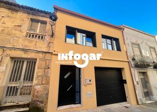 Maison jumelée à Guarda (A). Casa con garaje y patio en el centro de a guarda