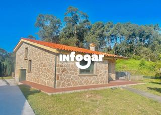 Xalet  Camiño de lamas. Encantadora casa nueva en o rosal