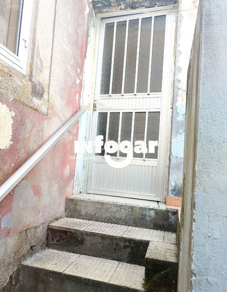 Foto 56d09ca0-1b1a-4dd7-8b3c-8d1281a78ba9. Casa a estrada do castro 75 a Guarda (A)