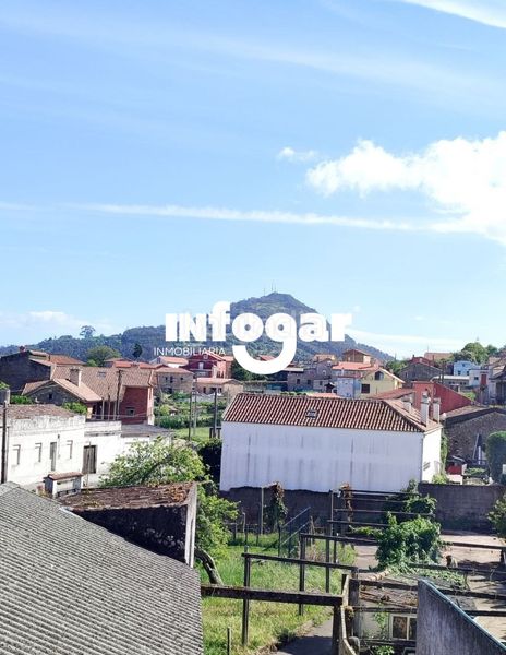 Foto a473f1c8-9eb3-419b-b369-2b33c751d6b6. Casa a estrada do castro 75 a Guarda (A)