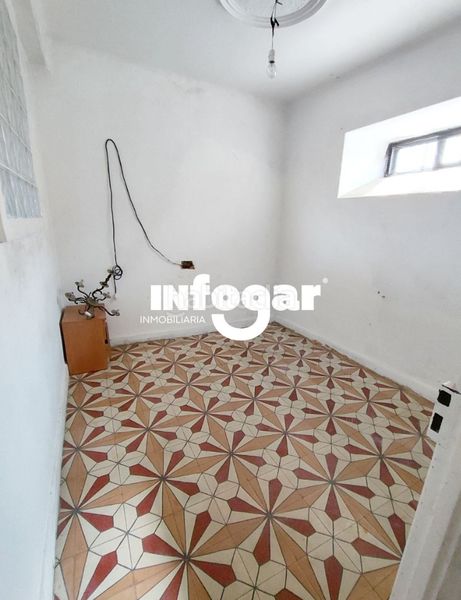Foto b5b79a65-f64e-4152-b377-83db4f196c6a. Casa a estrada do castro 75 a Guarda (A)