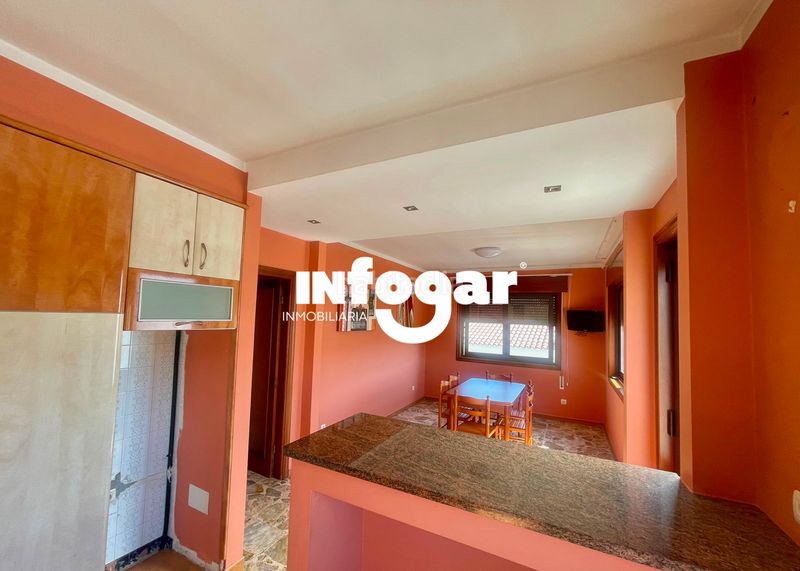Foto e3d92894-06b6-447a-83e0-58fcfaf718a4. Casa amb xemeneia aparcament a Rosal (O)