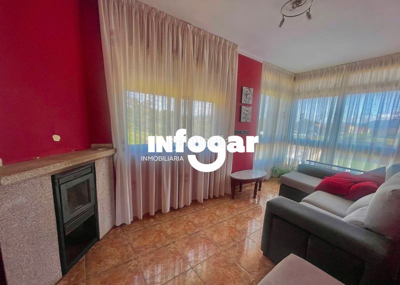Foto f320e281-ef5c-4348-8975-44fc5ca384f9. Casa amb xemeneia aparcament a Rosal (O)