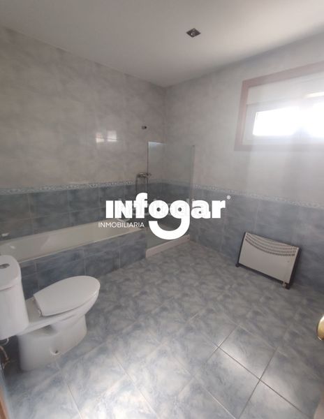 Foto 82c349b5-1dbc-4f6a-ad57-69aedea922d7. Location chalet avec chauffage parking dans Guarda (A)