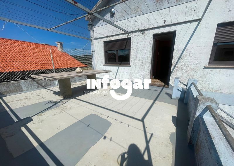 Foto a104420f-95a5-408f-93c6-86317c8268d2. Casa amb xemeneia aparcament a Rosal (O)