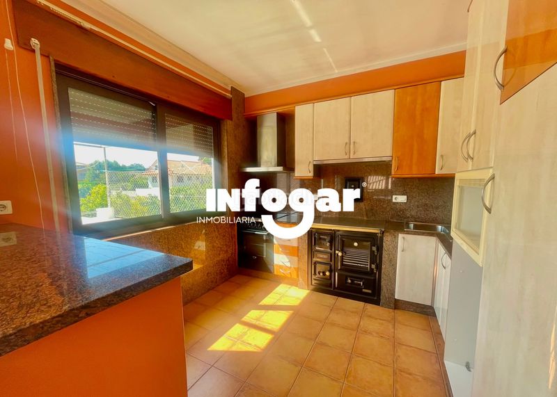Foto e75f911e-fc19-47cb-8875-c8801133b059. Casa amb xemeneia aparcament a Rosal (O)