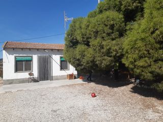Casa en Novelda. Casa pequea con grandes posibilidades y terreno