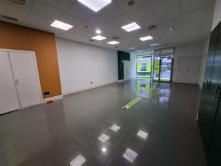 Lloguer Local Comercial a Avenida gonzalo de berceo 3. Alquiler de local en gonzalo de berceo junto a gran vía