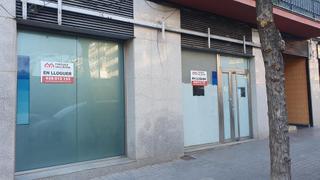 Location Local commercial  Carrer lleida. Local comercial en zona privilegiada de igualada.